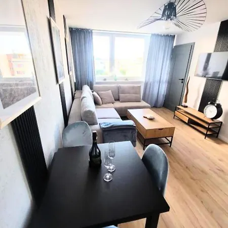 Apartament 8 Pietro Apartament *